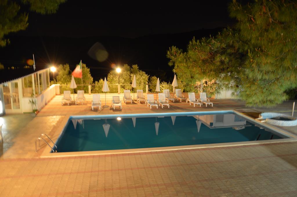 RESIDENCE SAN LUCA - PISCINA e AREA SOLARIUM Vieste Exterior foto