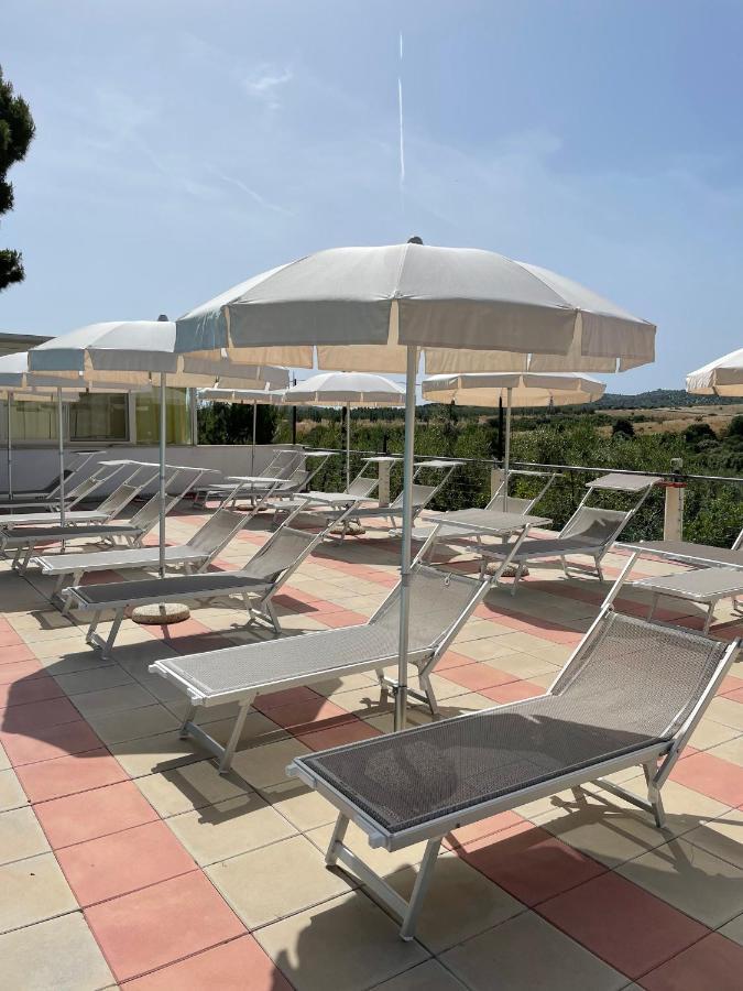 RESIDENCE SAN LUCA - PISCINA e AREA SOLARIUM Vieste Exterior foto